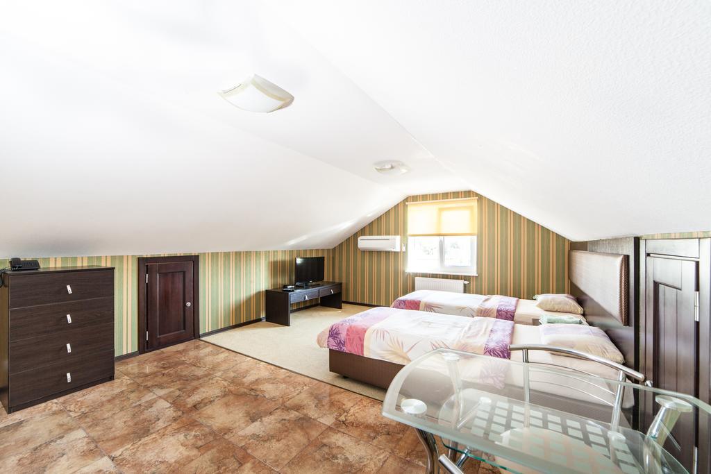 Home Comfort Livoberezhna Iec Kiev Экстерьер фото