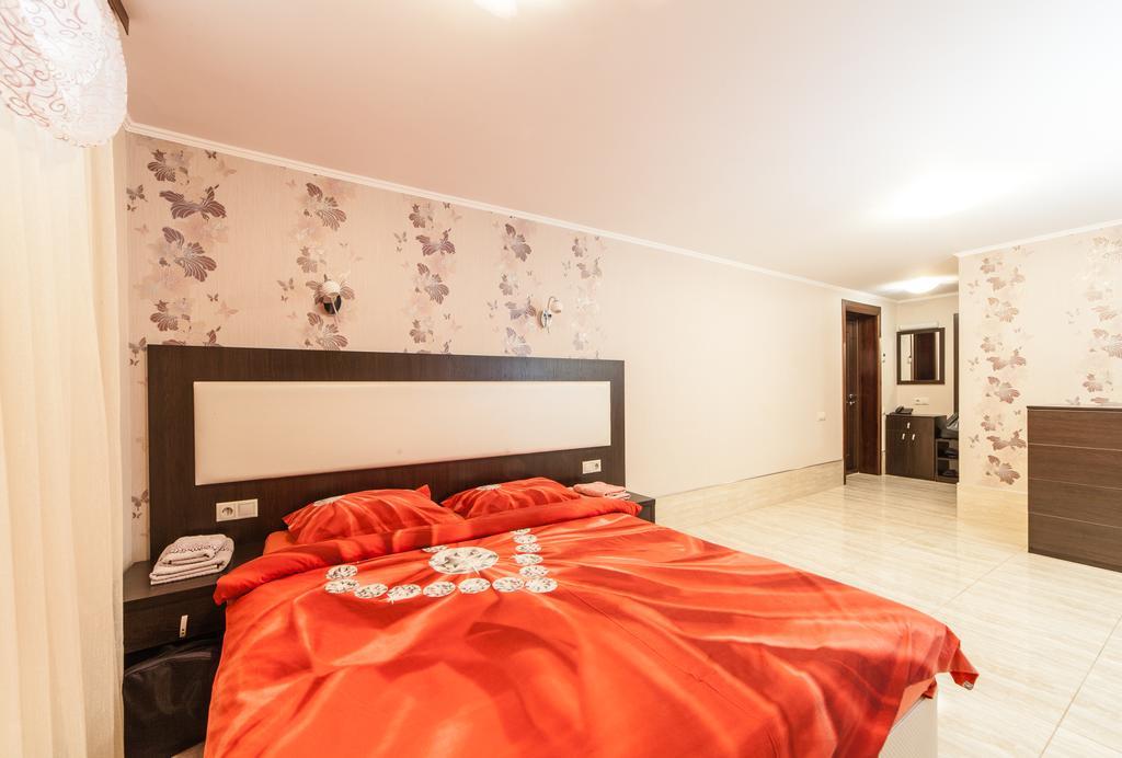 Home Comfort Livoberezhna Iec Kiev Экстерьер фото